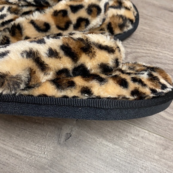PLUSH Leopard Cheetah Print Slippers Thongs M - Picture 4 of 4